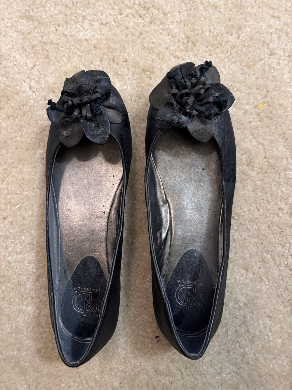 new directions Black Floral Applique Ballet Flats